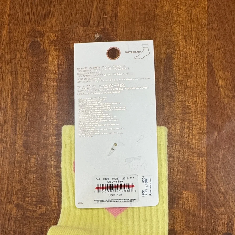 NWT American Eagle Boyfriend Socks Pastel Yellow with Pink Heart “Sunday Brunch”